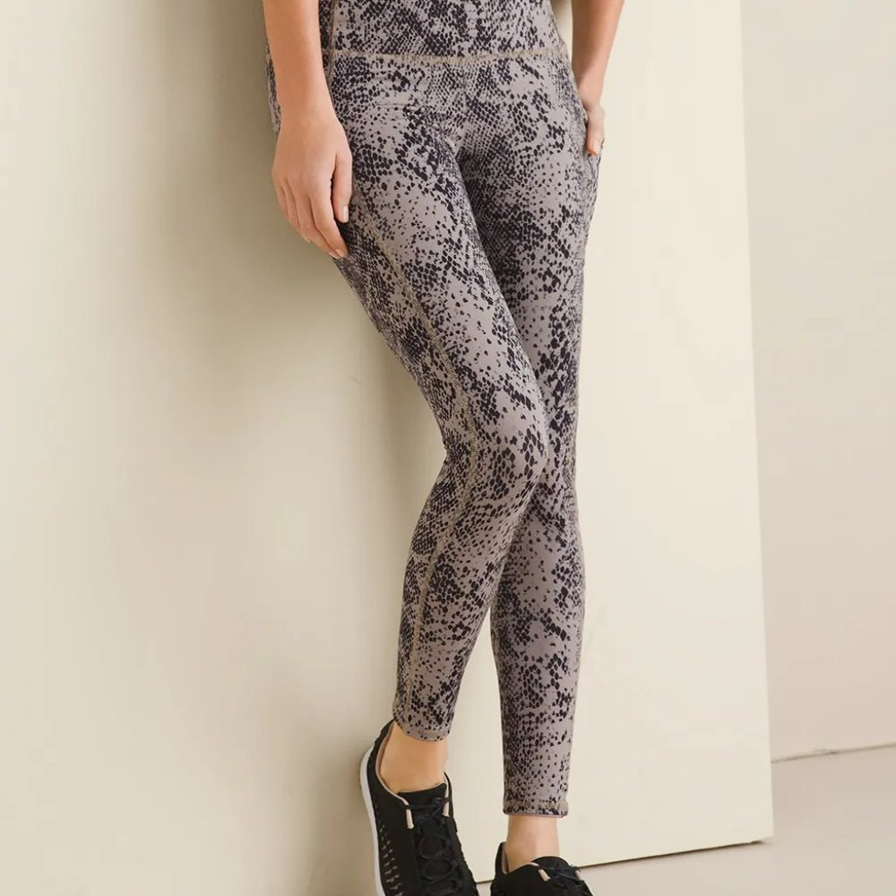 Chico's Zenergy Snakeskin Print Leggings - Sz 0 (4-6) - Pockets, Tummy Control -